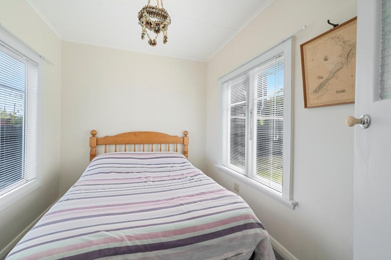 The Green Trout - Paraparaumu Beach Holiday Home Buitenkant foto