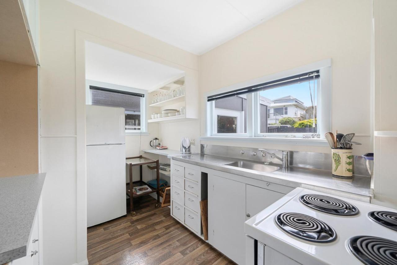 The Green Trout - Paraparaumu Beach Holiday Home Buitenkant foto